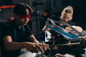 Engineering students working on a machine, learning with a digital twin for engineering education